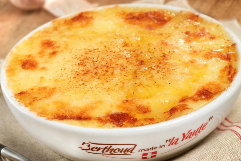Berthoud du Chablais, abondance fondue et gratinée dans un plat individuel