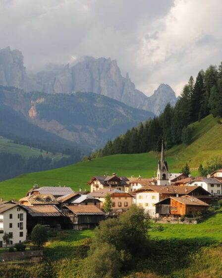 village-alpes-printemps
